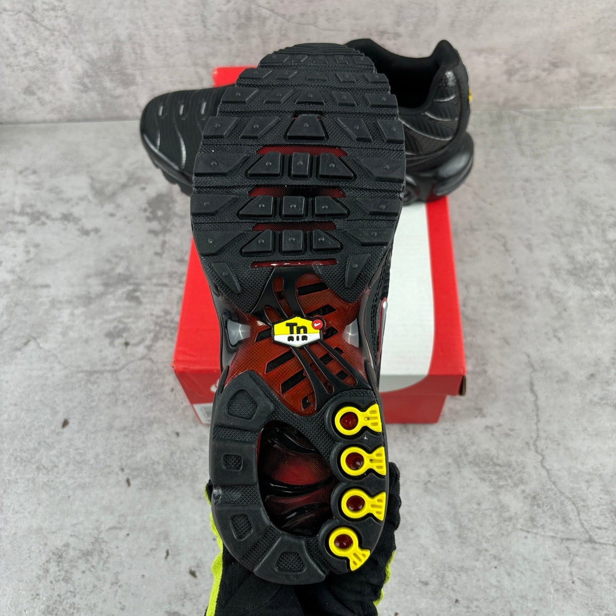 Nike Air Max Plus TN Metallic Black Red