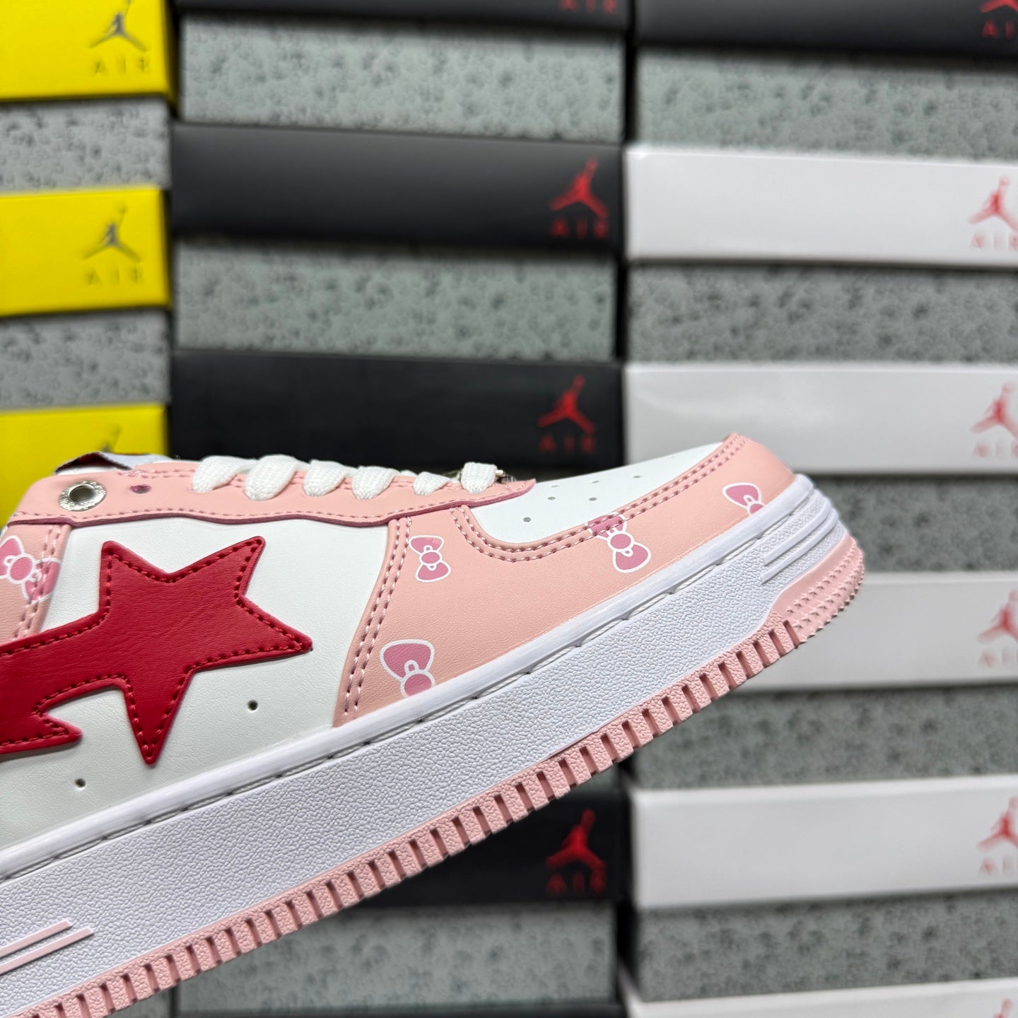 A Bathing Ape Bapesta Hello Kitty