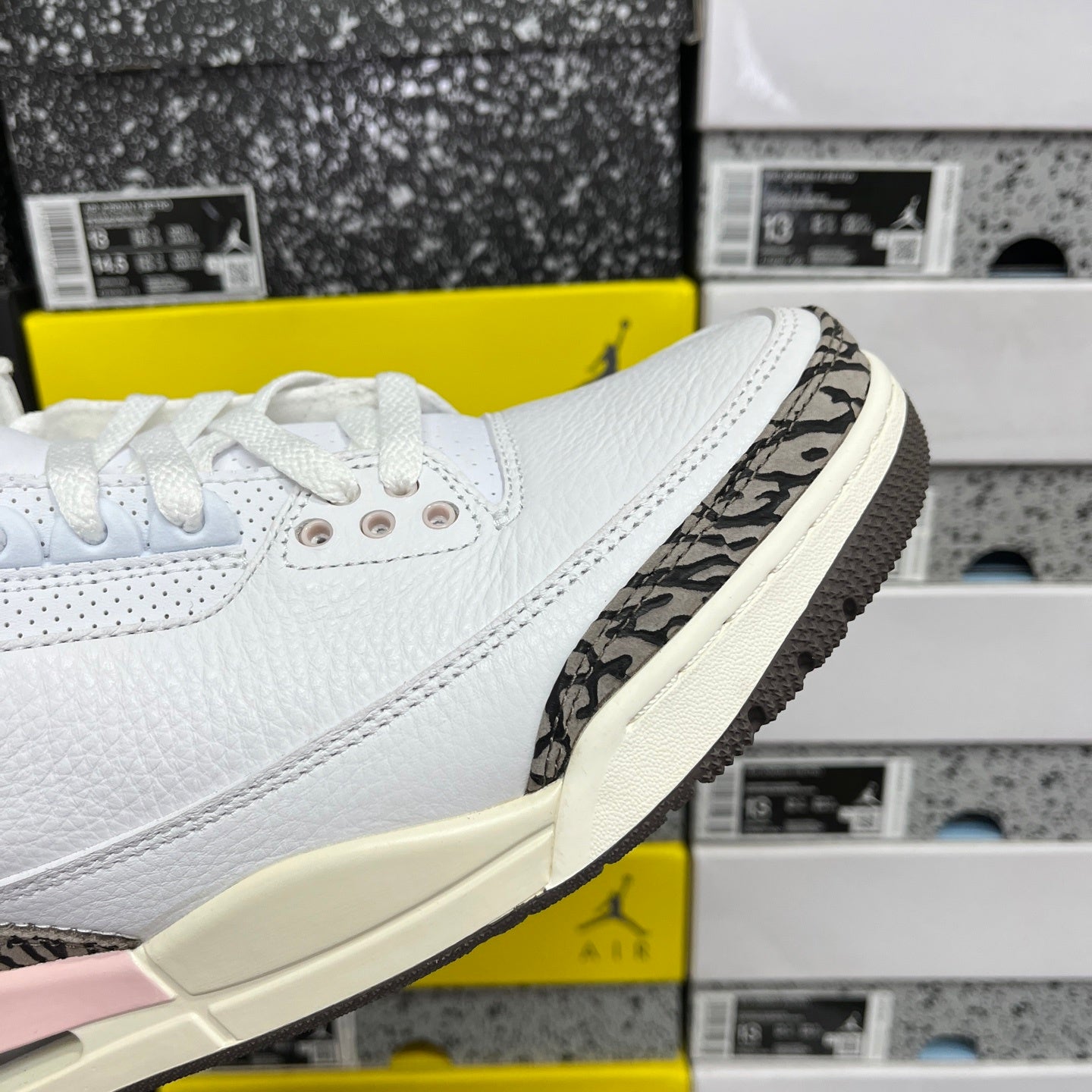 Jordan 3 Retro Neapolitan Dark Mocha