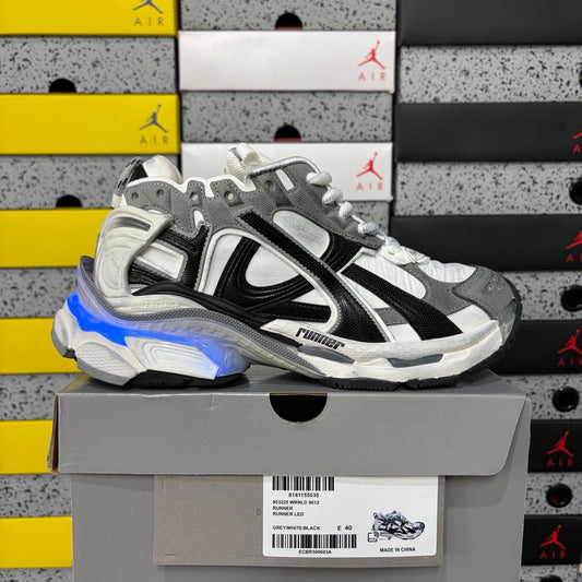 Balenciaga Runner Led 7.5 Grey Black White