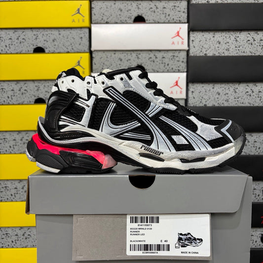 Balenciaga Runner Led 7.5 Black White