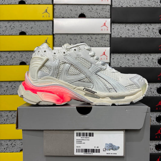 Balenciaga Runner Led 7.5 White Cream