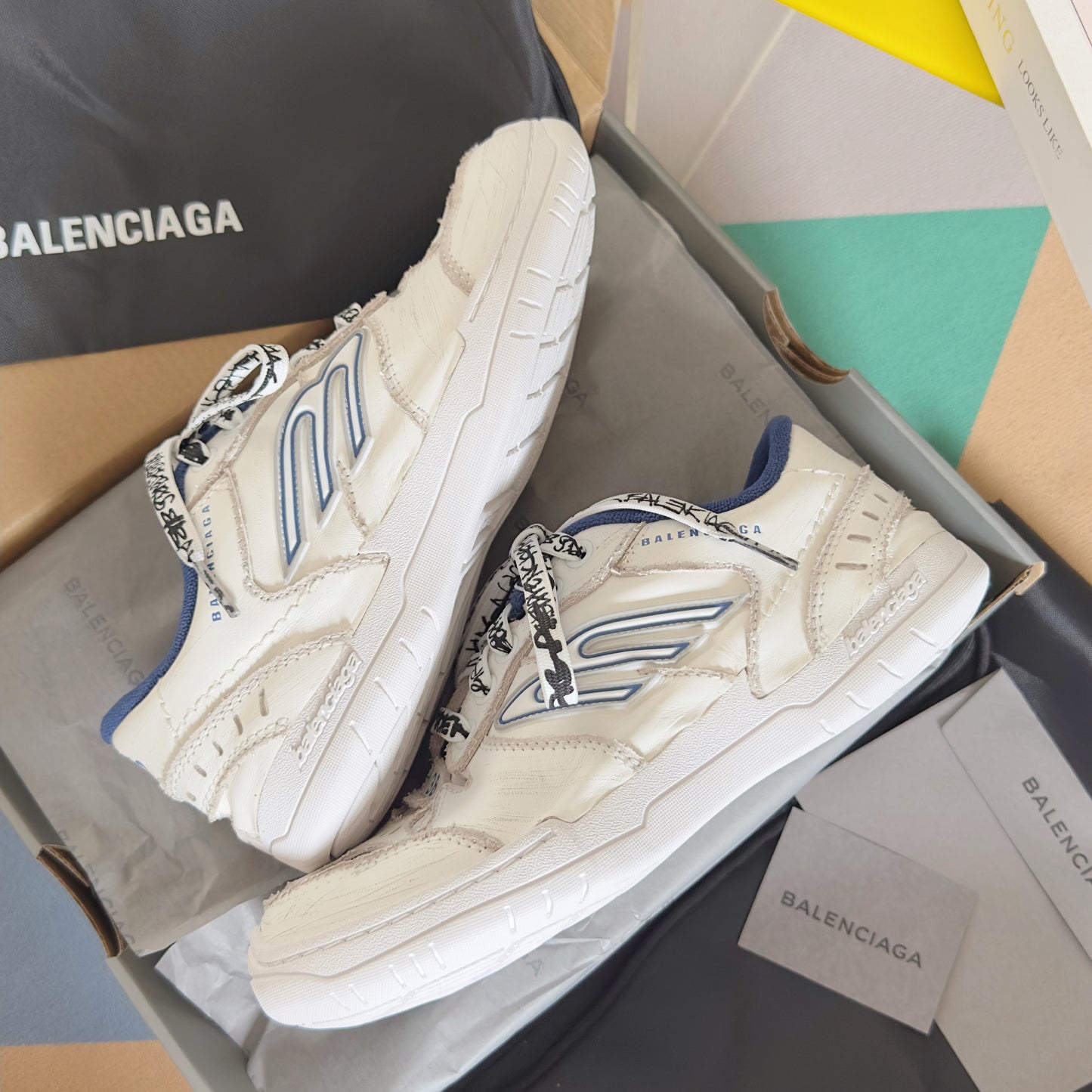 Balenciaga Hamptons Worn-Out White Blue