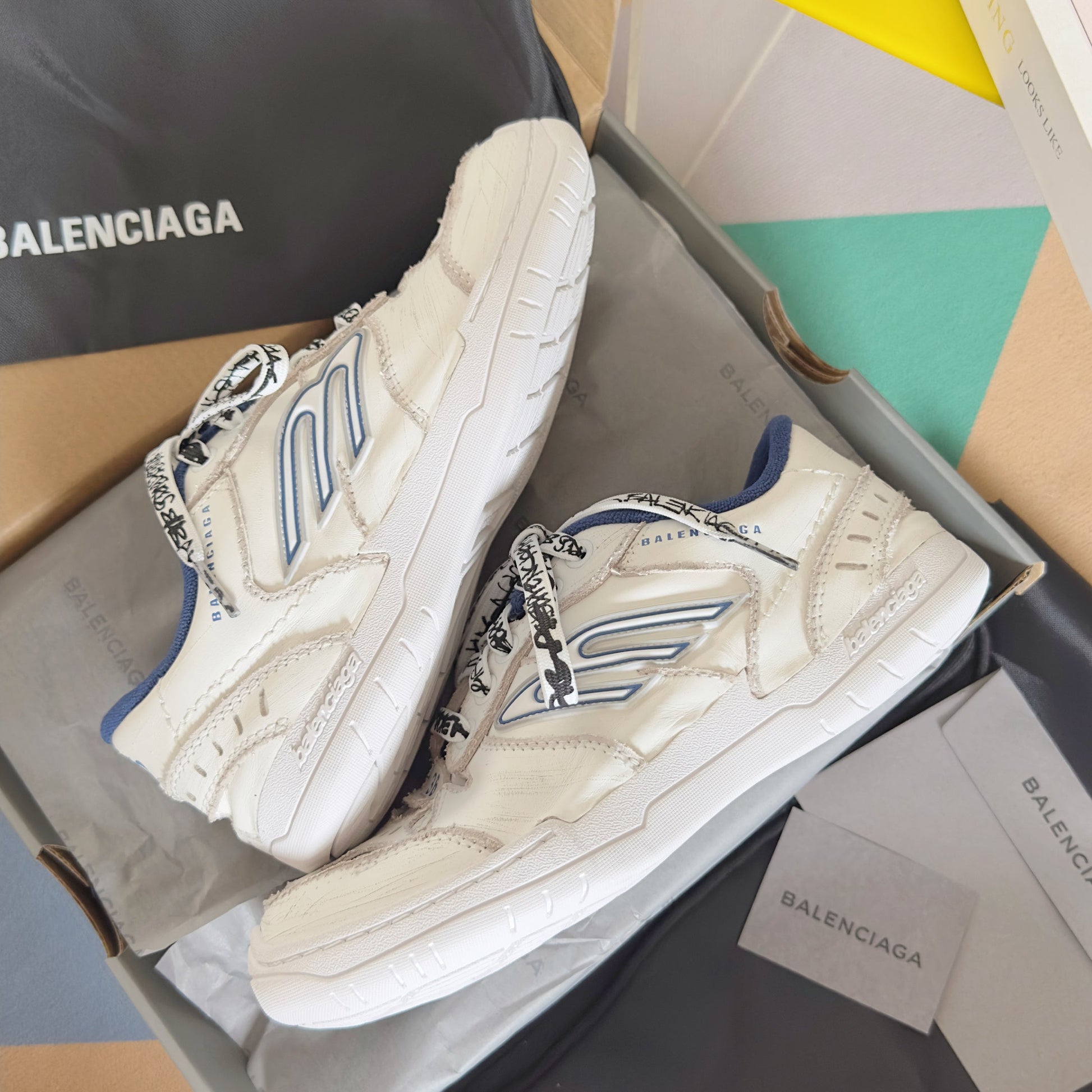 Balenciaga Hamptons Worn-Out White Blue