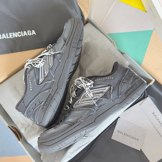 Balenciaga Hamptons Worn-Out Black