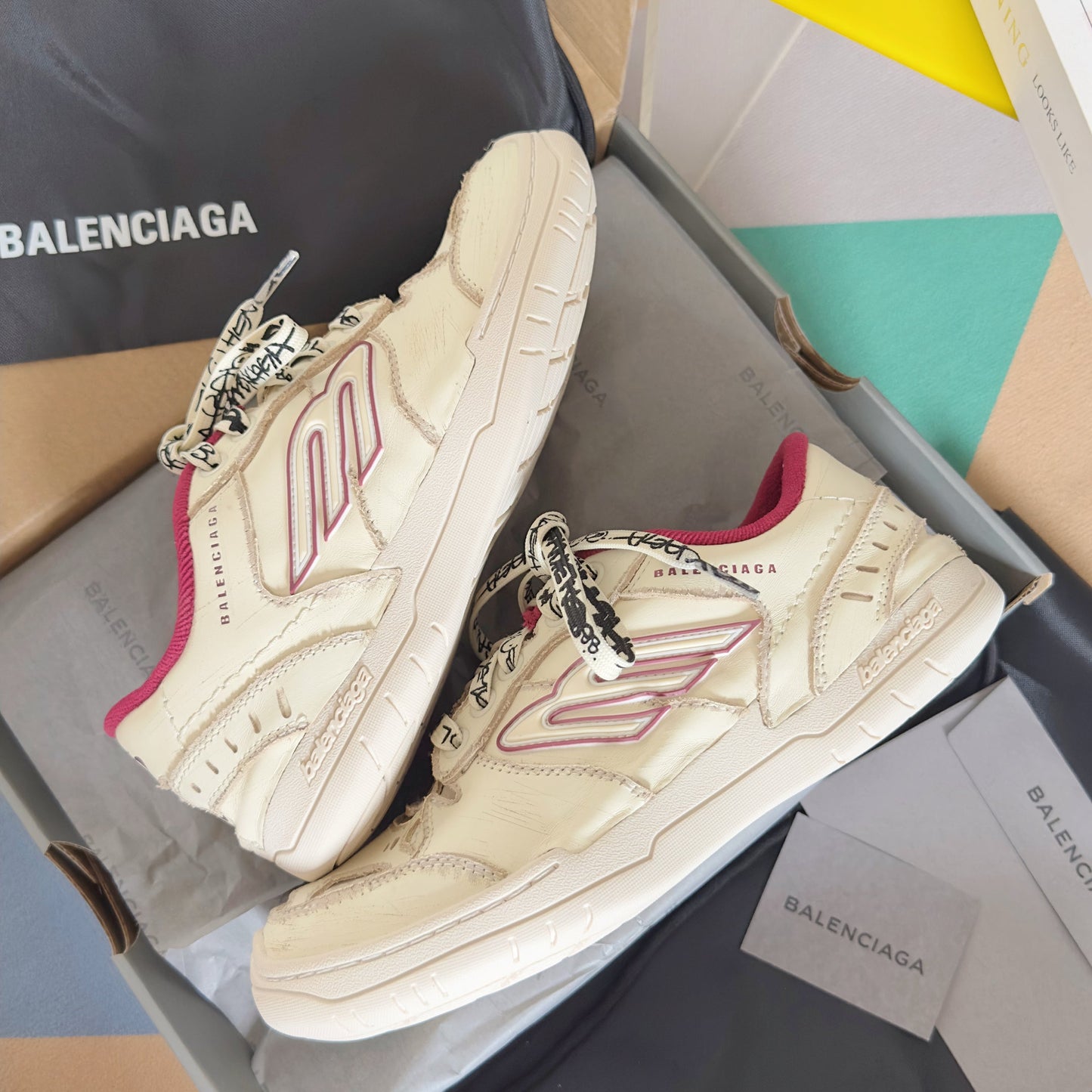 Balenciaga Hamptons Worn-Out White Fuchsia