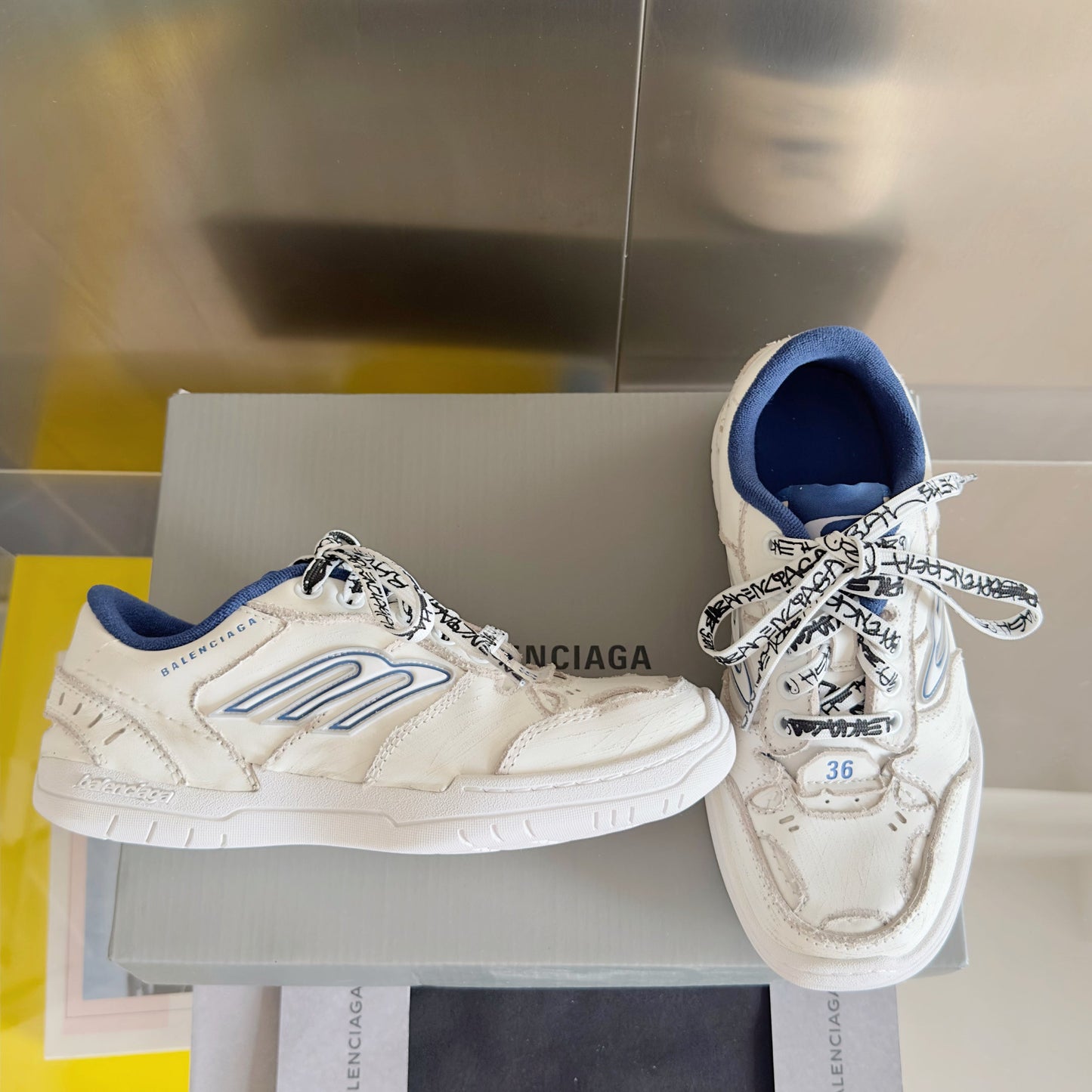 Balenciaga Hamptons Worn-Out White Blue