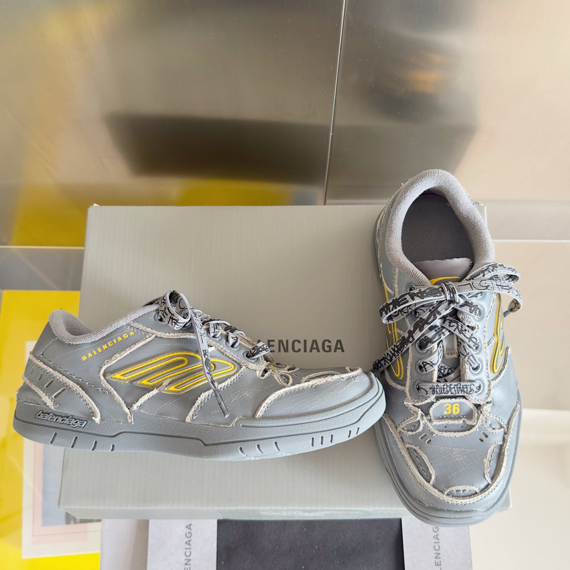 Balenciaga Hamptons Worn-Out Grey Yellow