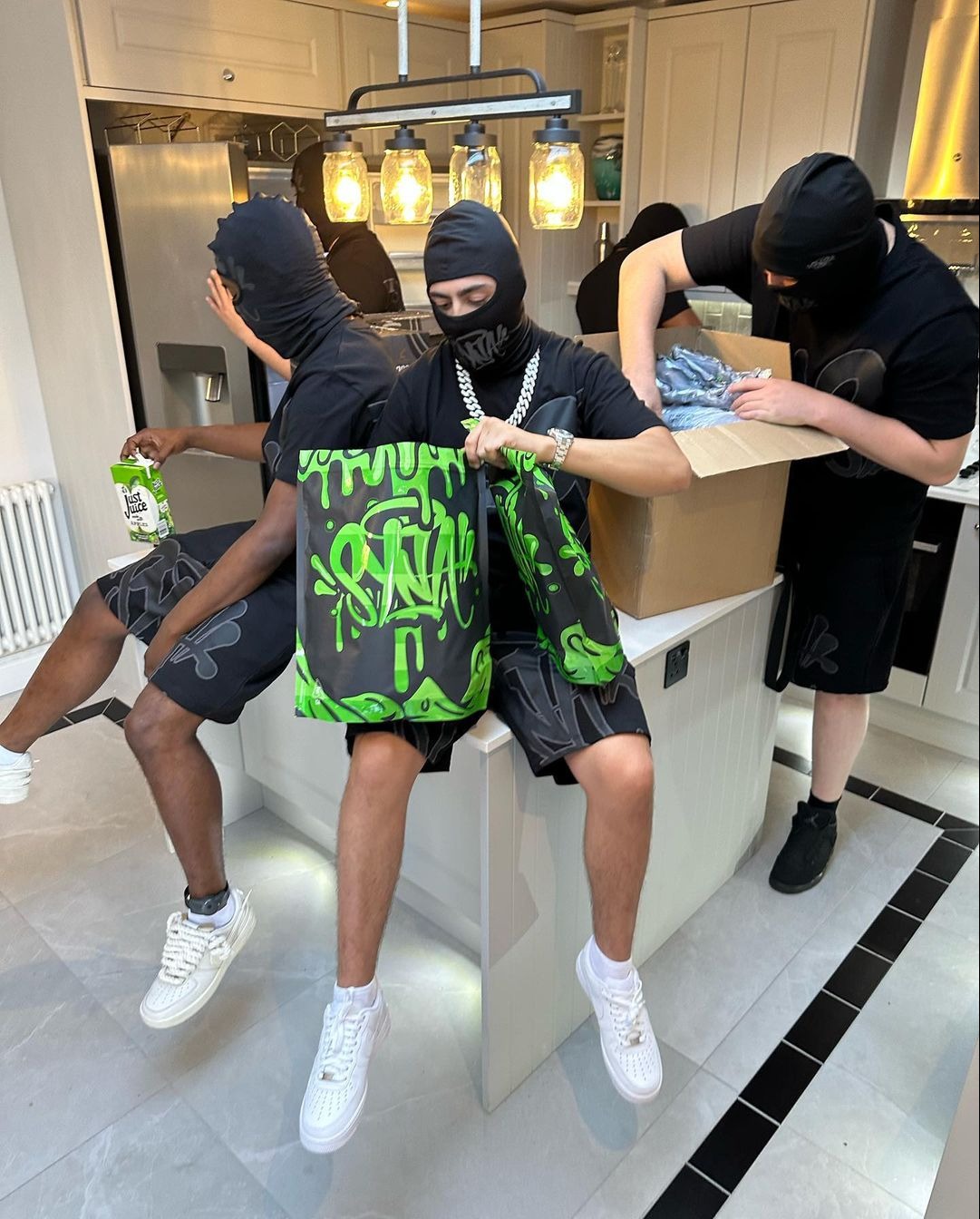 Syna World Short Set Triple Black