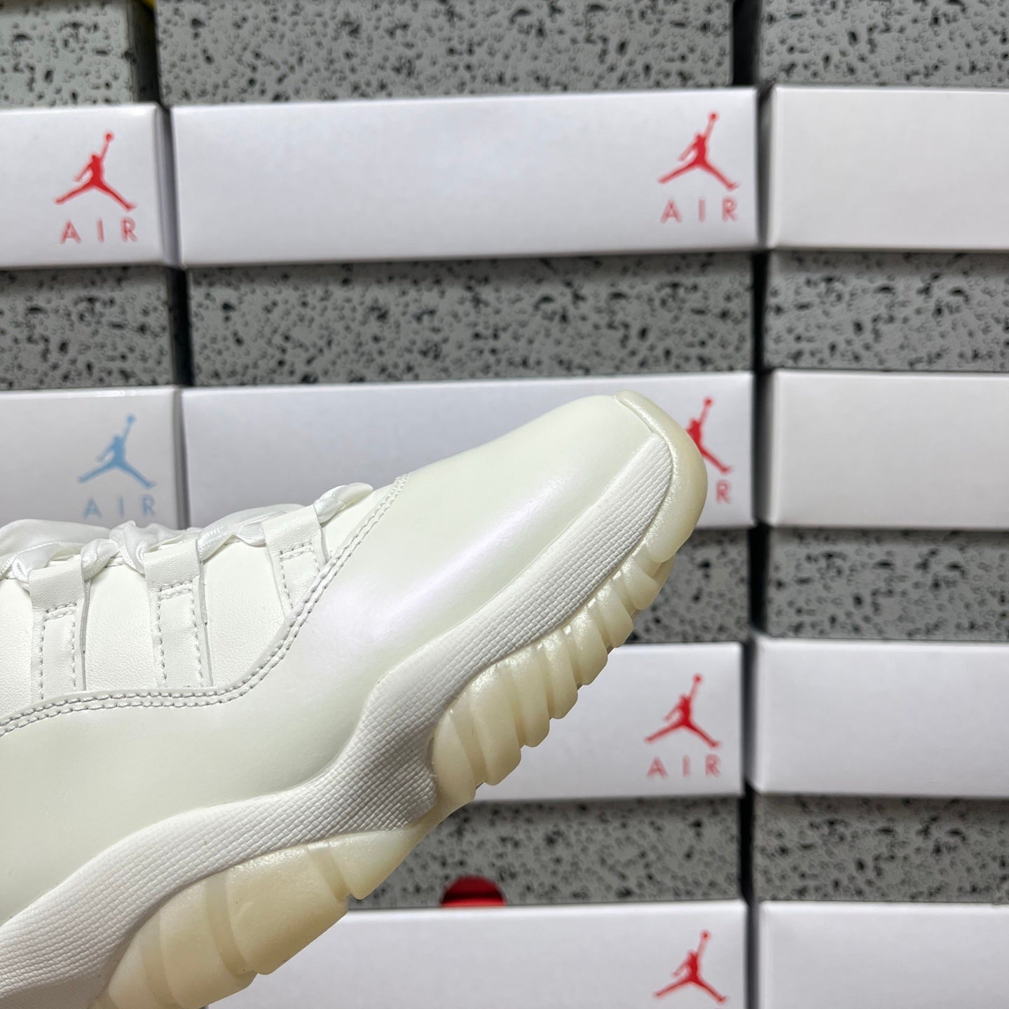 Jordan 11 Retro Pearl