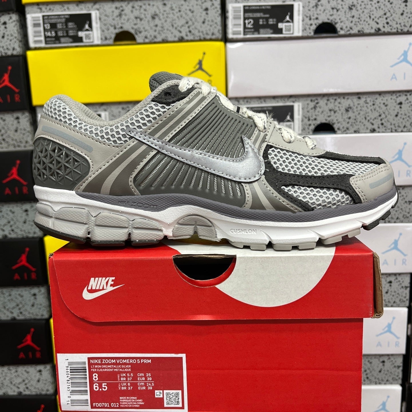 Nike Vomero 5 Grey Metallic Silver