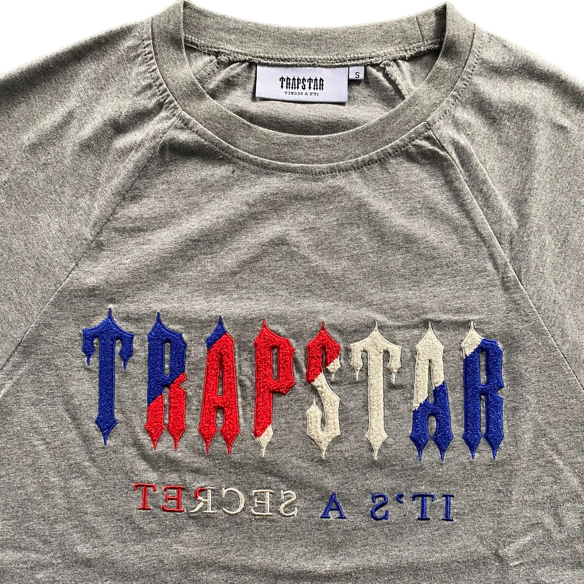 Trapstar Chenille Decoded Short Set Grey Revolution