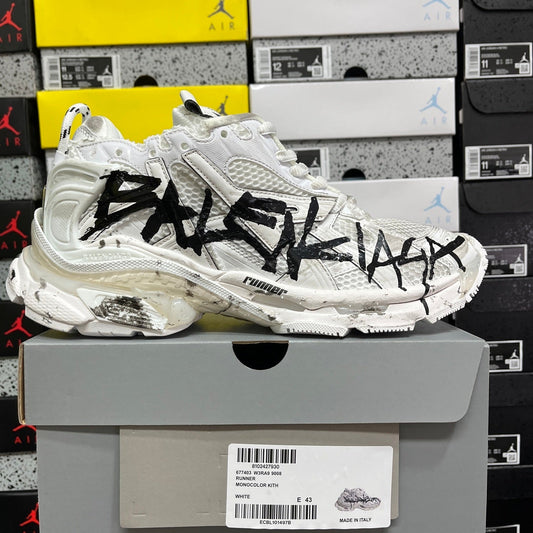 Balenciaga Runner 7.0 Triple White Graffiti