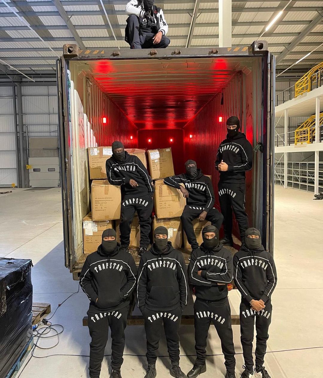 Trapstar Irongate Arch Tracksuit Black Monochrome Edition