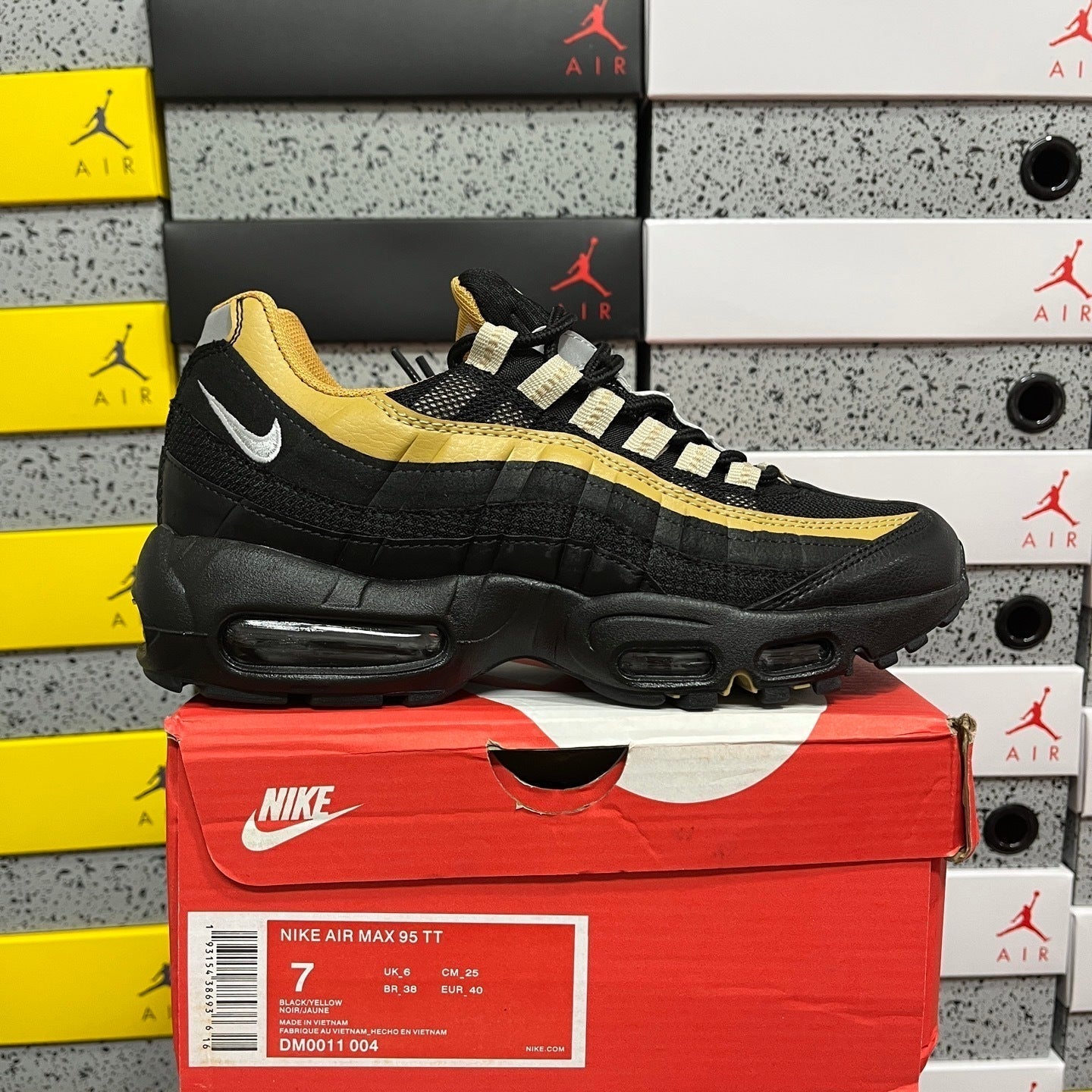 Nike Air Max 95 Black Elemental Gold