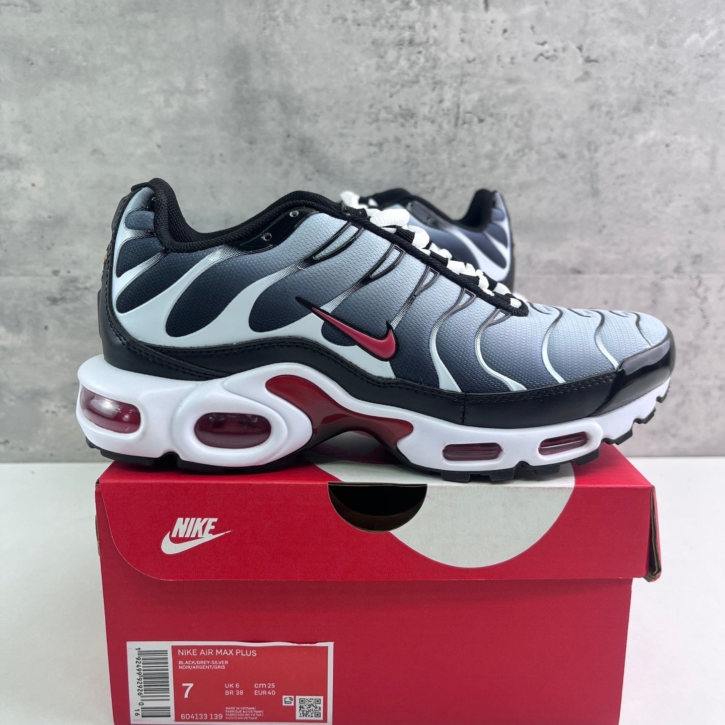 Nike Air Max Plus TN Gradient Black White Red