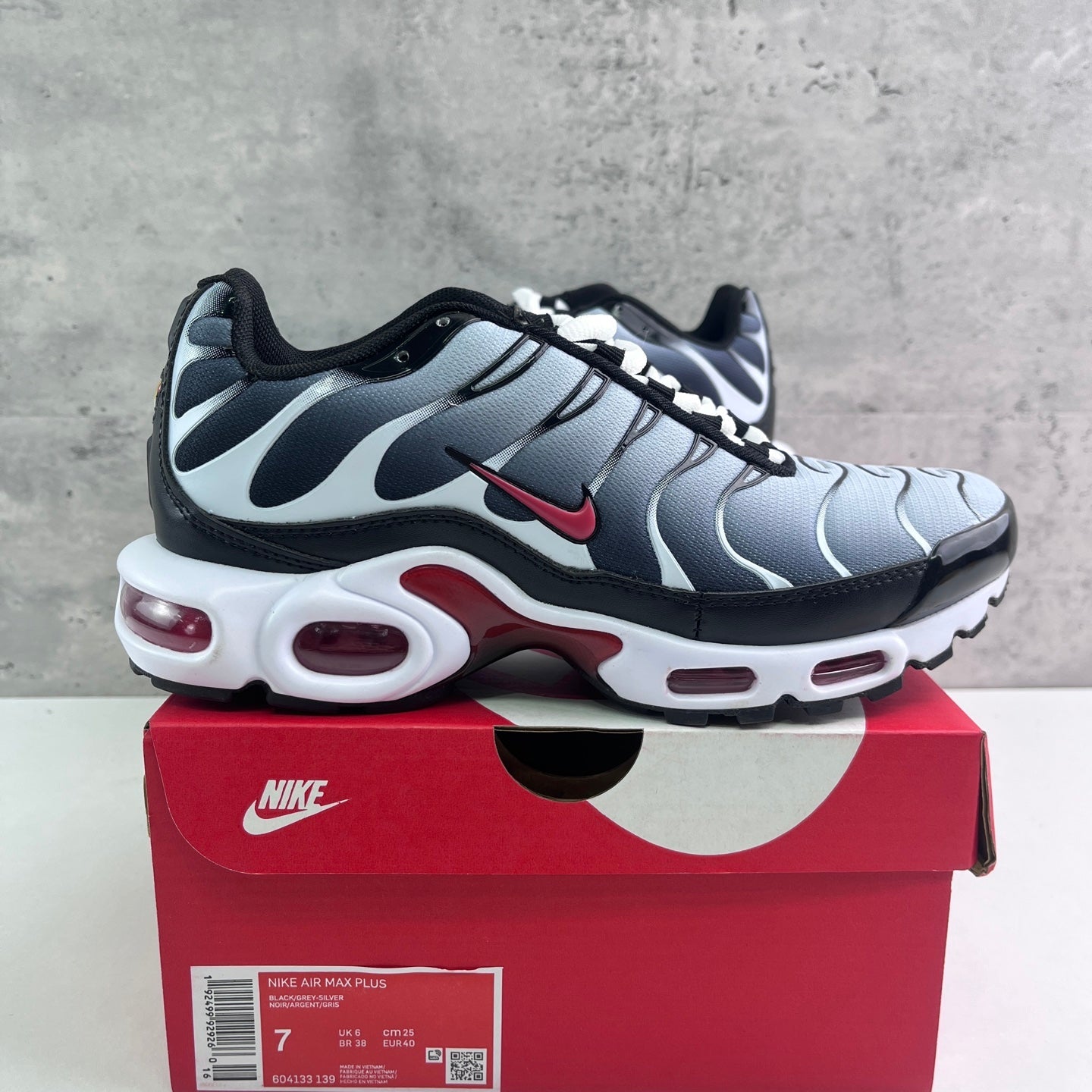 Nike Air Max Plus TN Gradient Black White Red