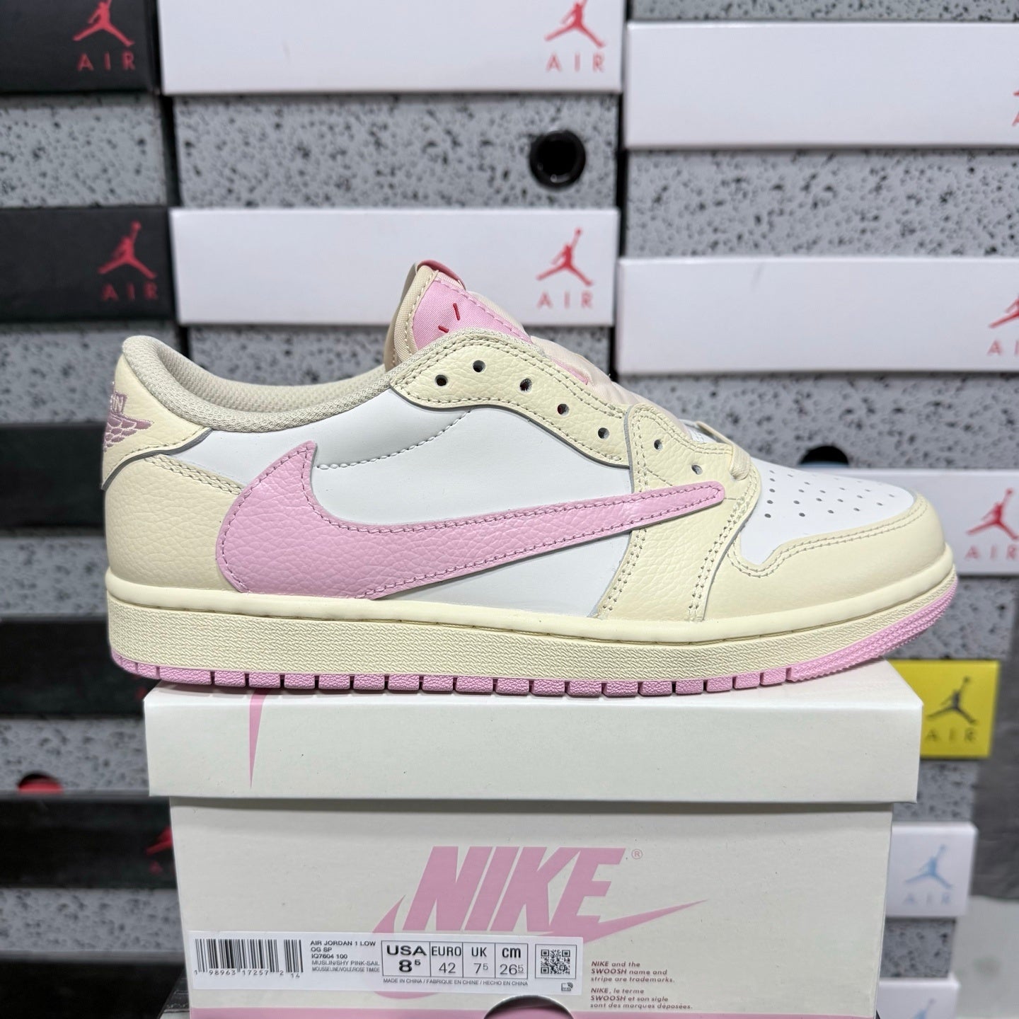Jordan 1 Low OG SP x Travis Scott Shy Pink
