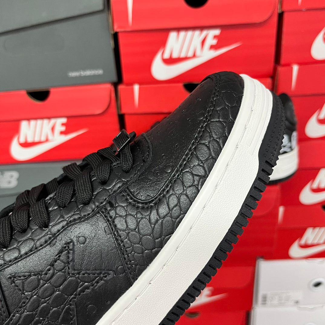 A Bathing Ape Bapesta Skull Black/White