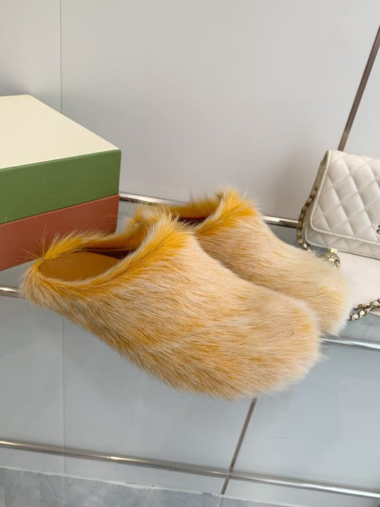 Marni Zuecos Fussbett de Piel de Becerro de Pelo Largo Color Crema