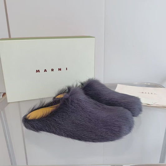 Marni Mules de Piel de Becerro de Pelo Largo Fussbett Color Lavanda Oscuro