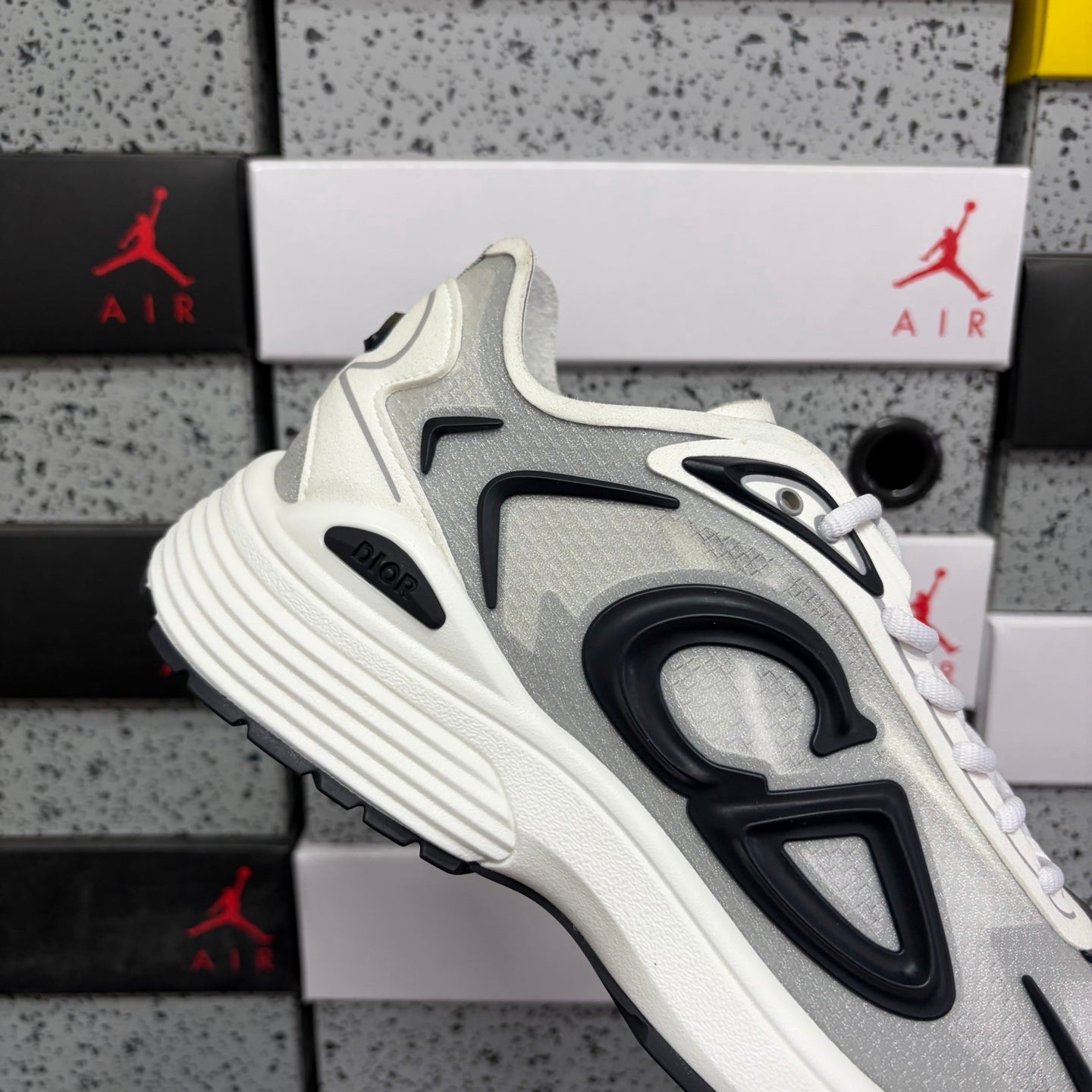 B30 Countdown Tech White Black