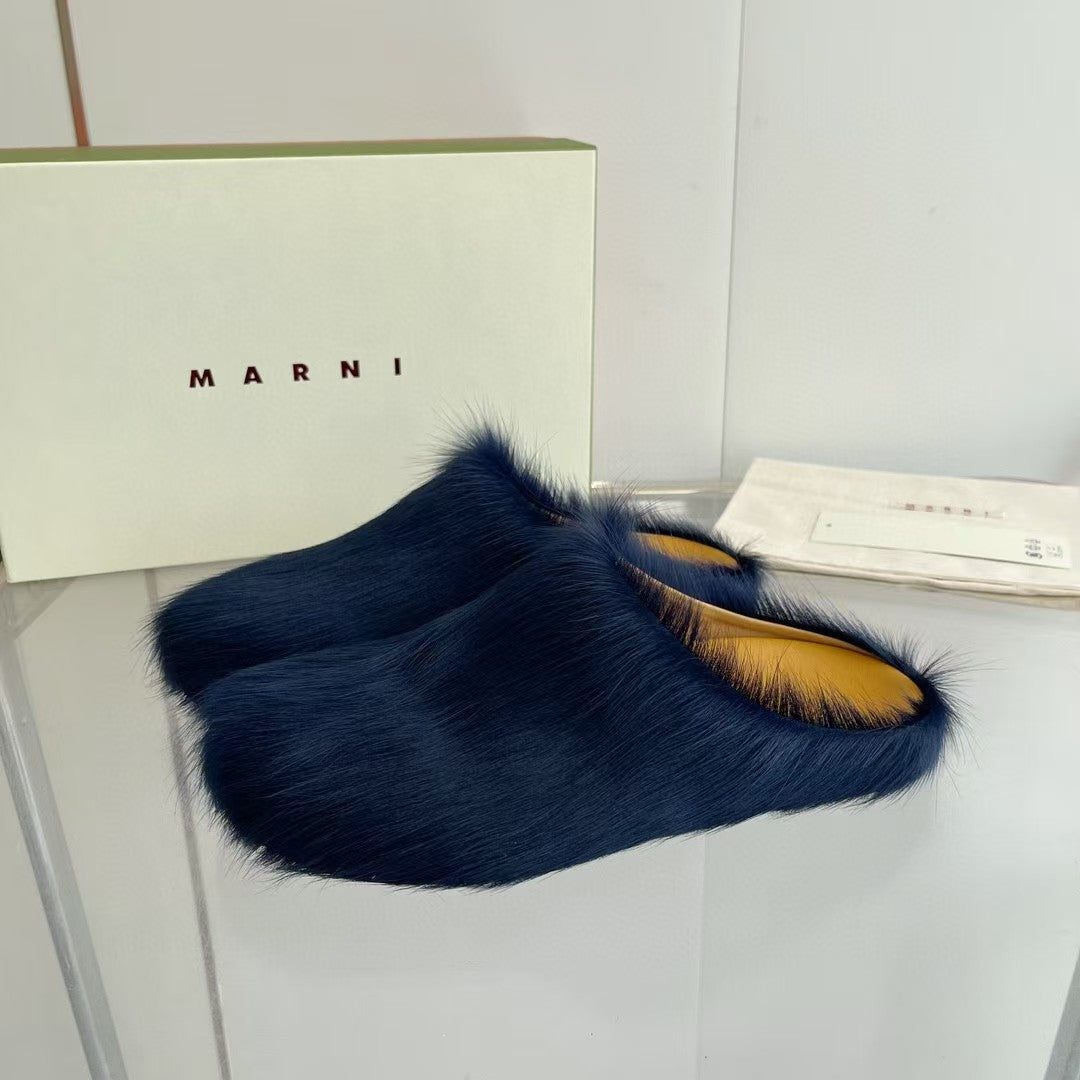 Marni Zuecos Fussbett de Pelo de Ternera Largo Azul Marino