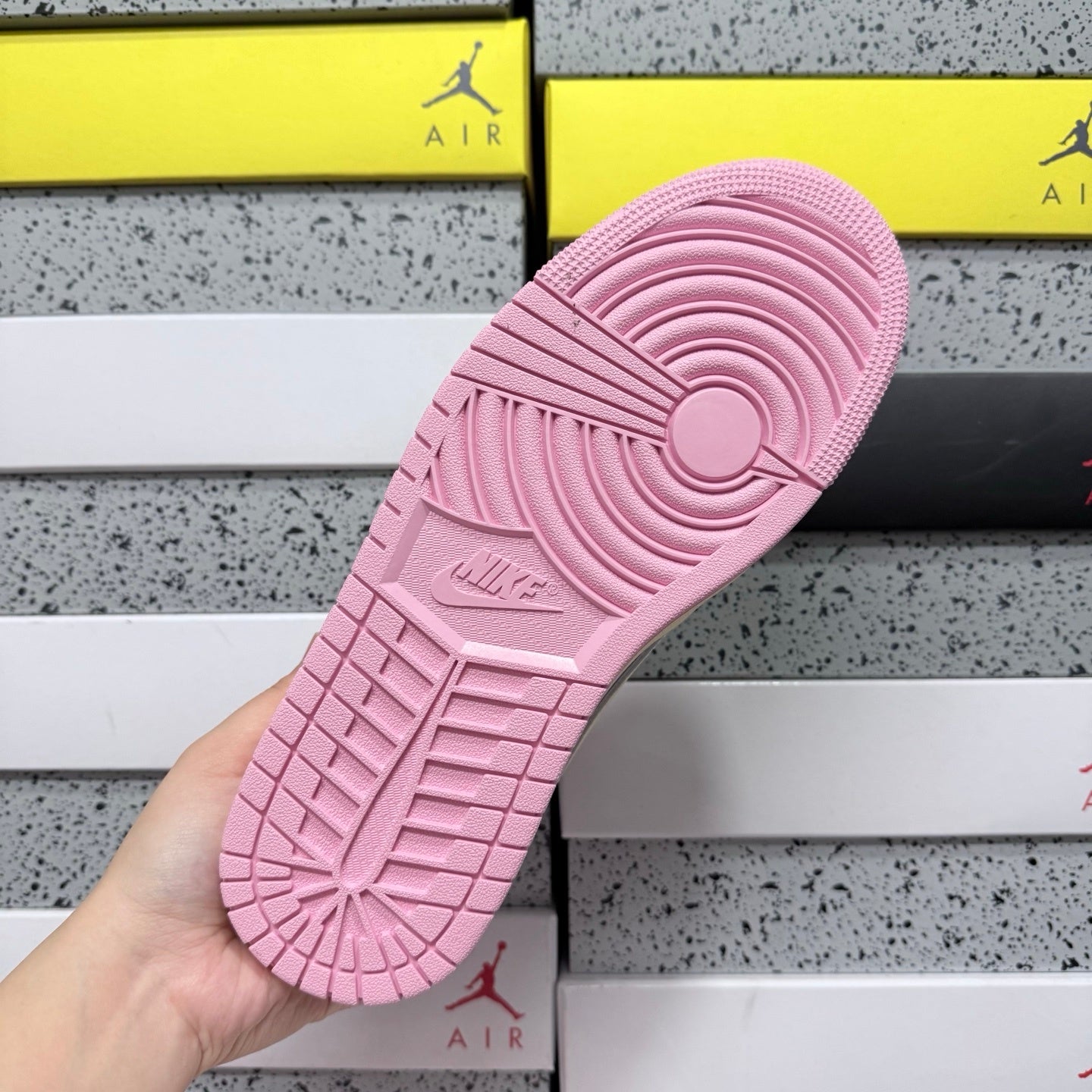 Jordan 1 Low OG SP x Travis Scott Shy Pink