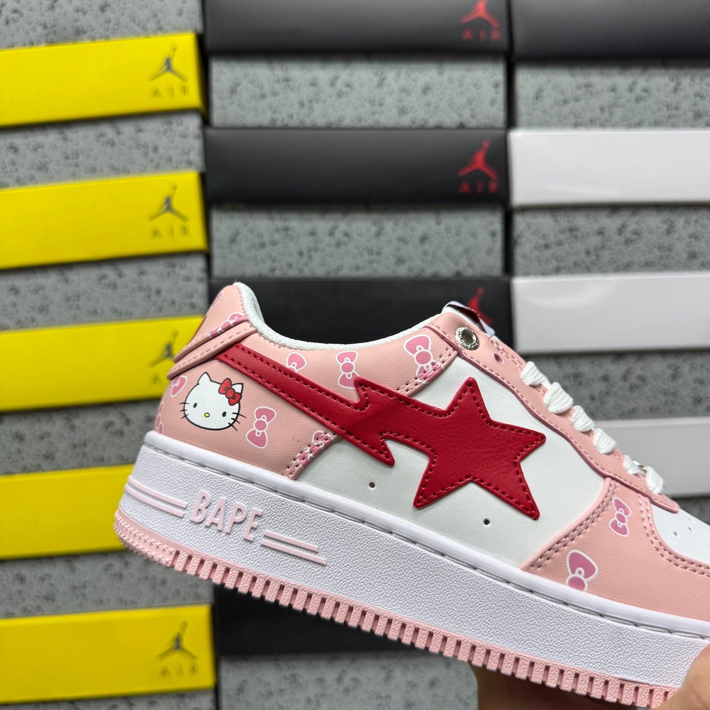 A Bathing Ape Bapesta Hello Kitty