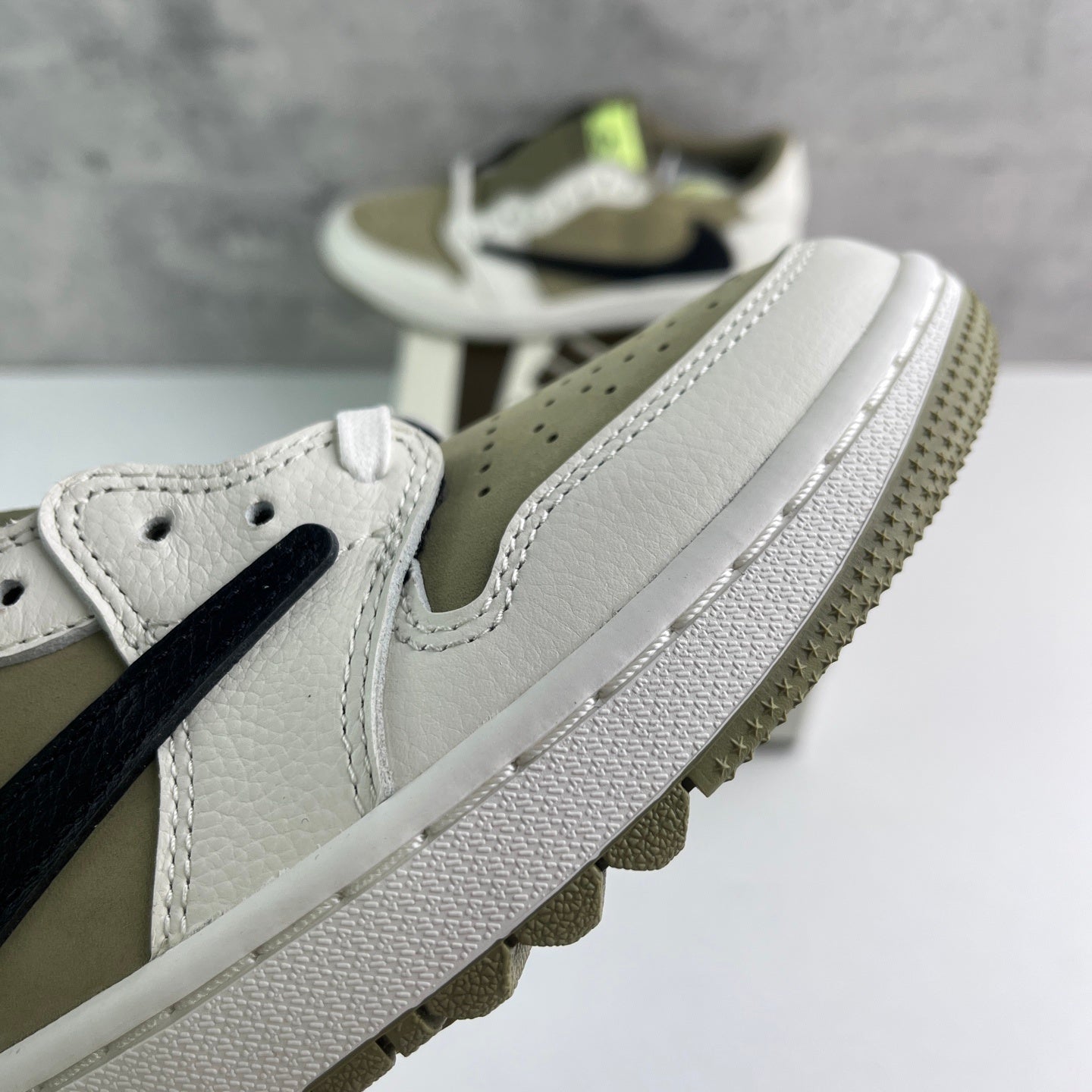 Jordan 1 Low OG SP x Travis Scott Golf Neutral Olive