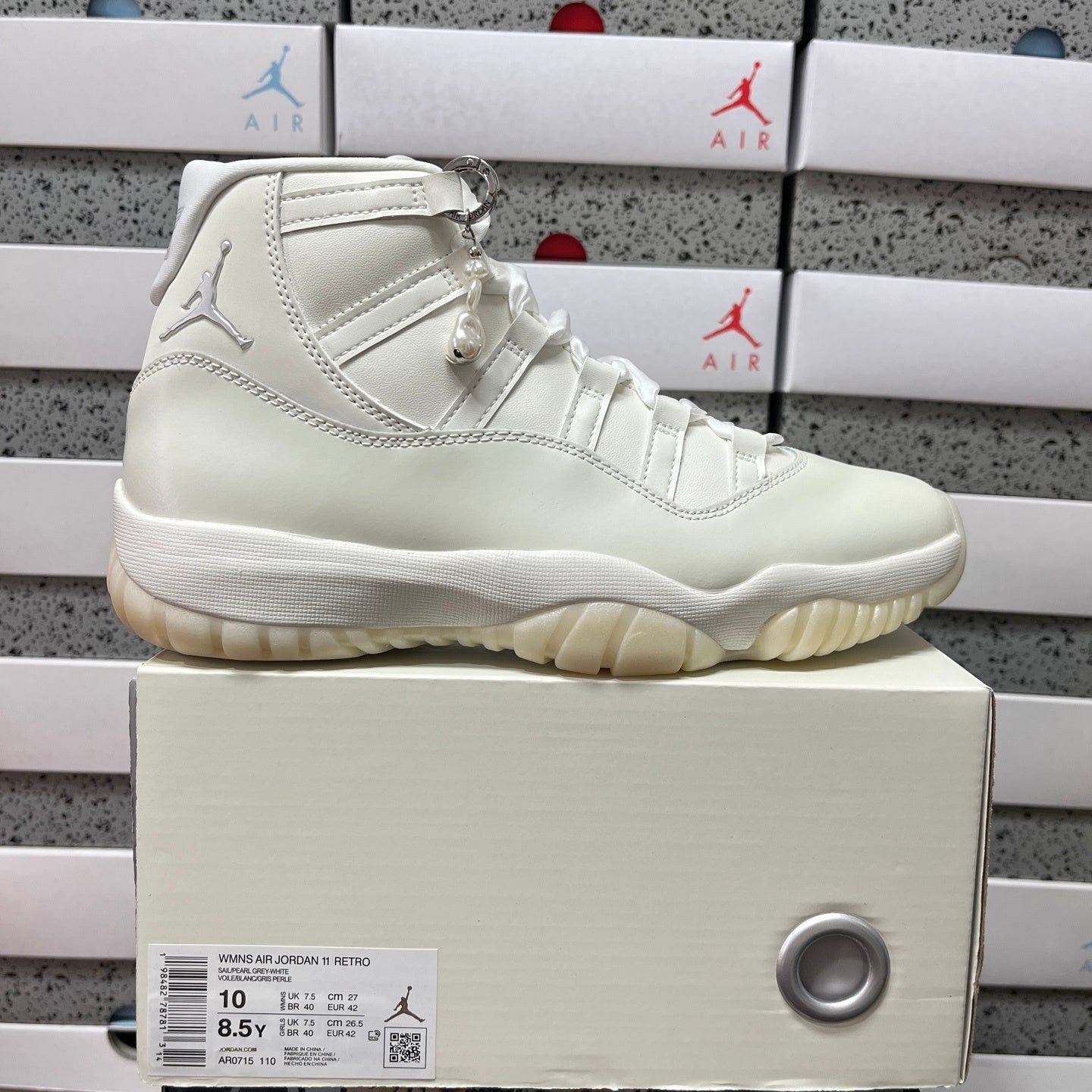 Jordan 11 Retro Pearl