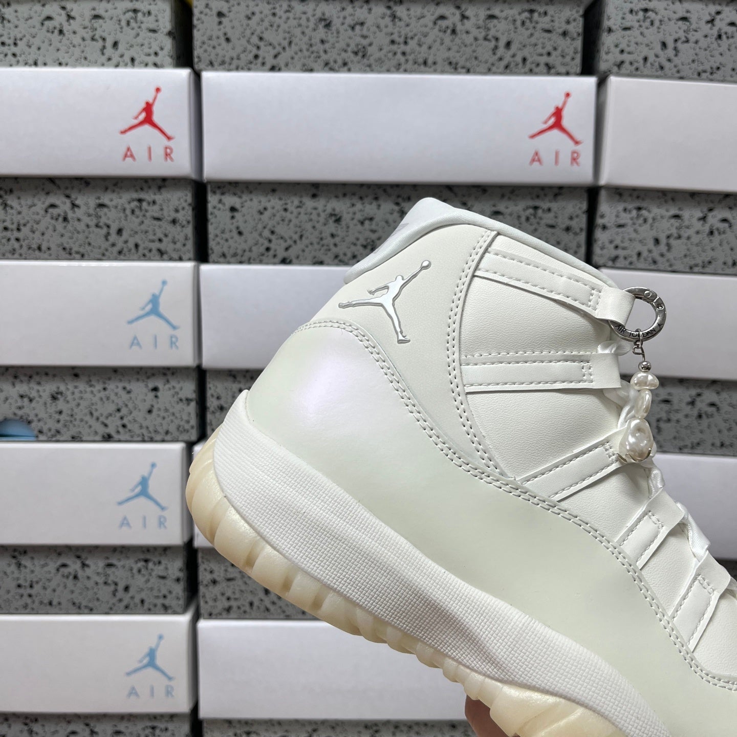 Jordan 11 Retro Pearl